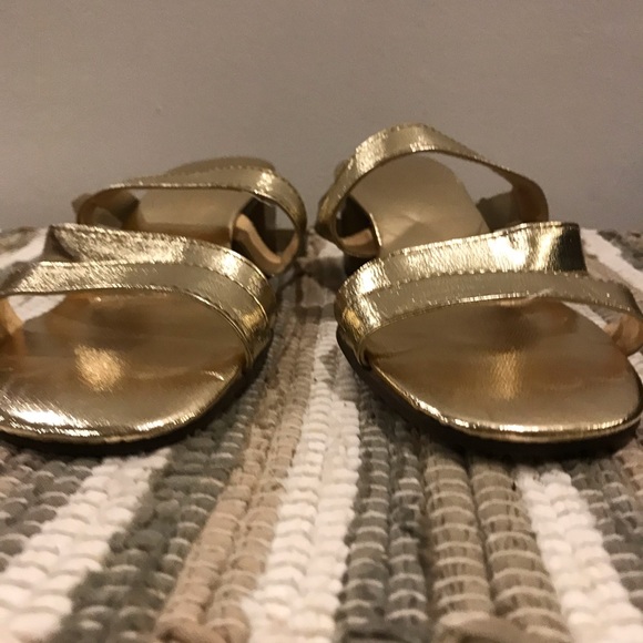 Vintage 1970’s Bertlyn gold man made leather sandals. Size ML  7/7.5. EUC - Picture 15 of 16